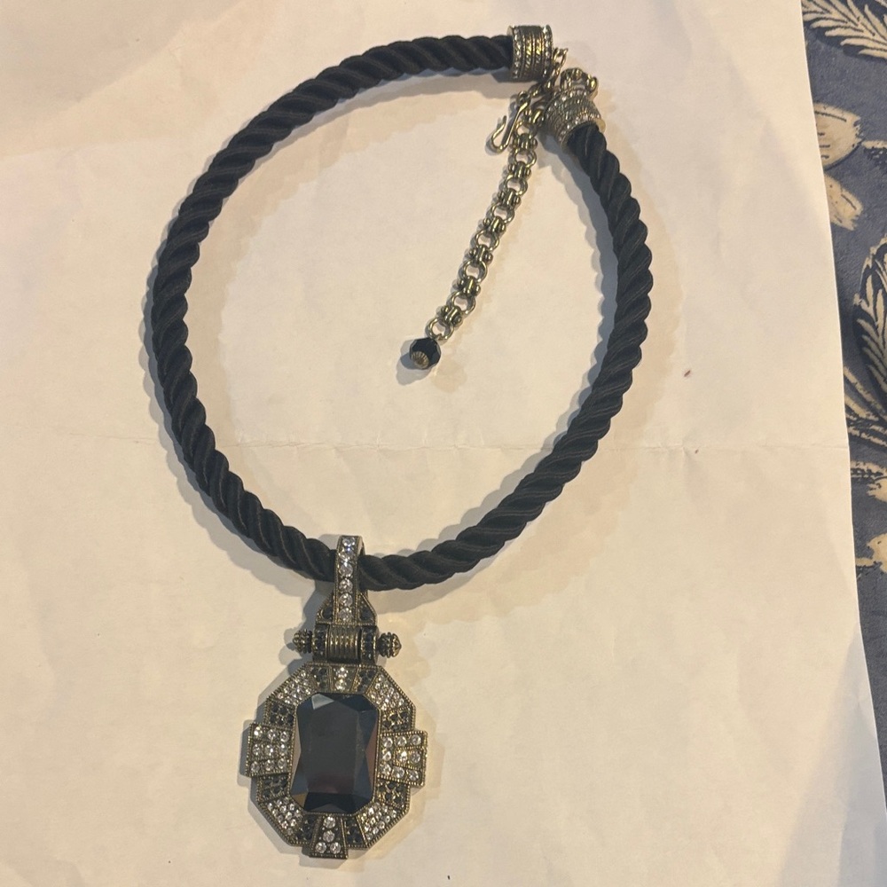 Elegant Black and Gold Pendant Necklace